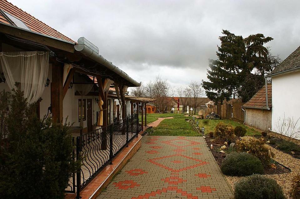 Kisgeresd Vendégház Geresdlak Exterior foto